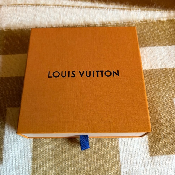 Louis Vuitton Square Small Gift Box 6.5 x 6.5 x 1.8 in with Ribbon & Dust Bag - Picture 10 of 10